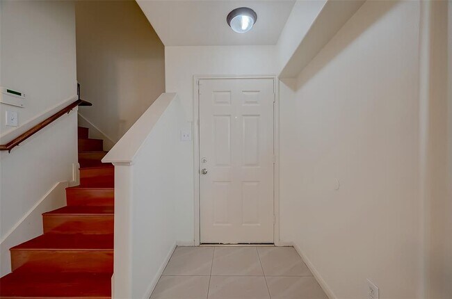Foto del edificio - 8011 Dairy View Ln