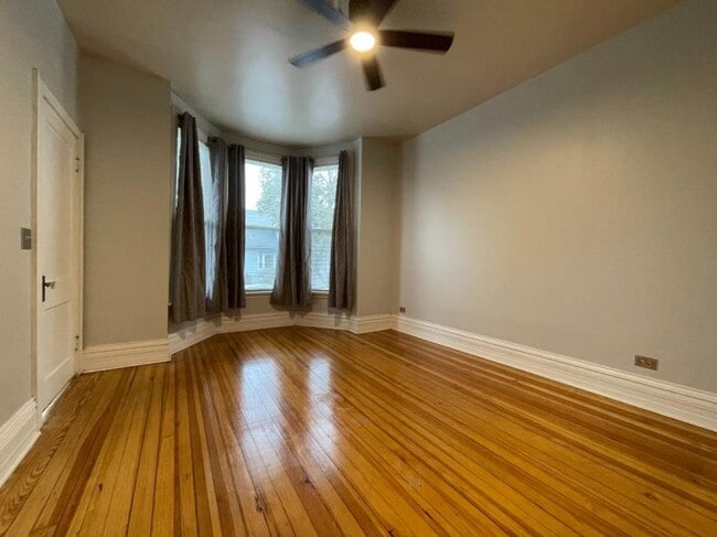 Building Photo - 2 bedroom in Chicago IL 60618