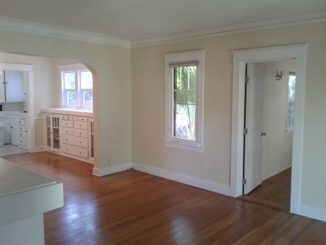 Building Photo - 1530 El Rito Ave