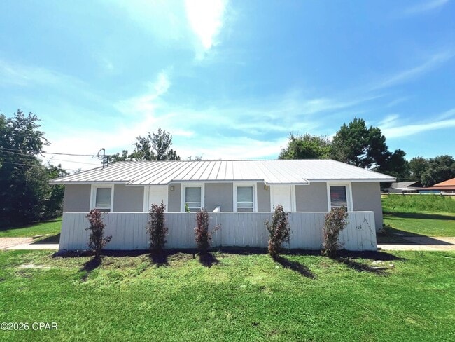 Building Photo - 3039 Headland Ave