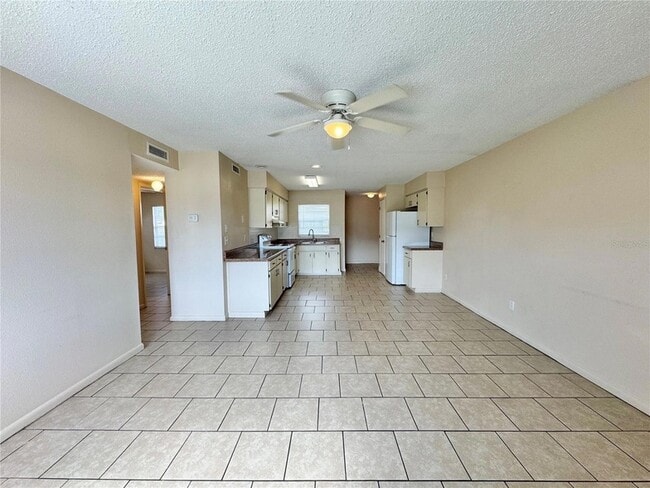 Building Photo - 2540 Elm Ave