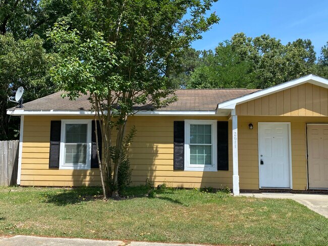 Building Photo - 2611 Graham Rd