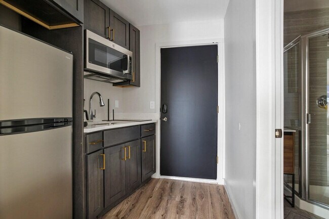 Foto del edificio - 133-3 Wickham Ave