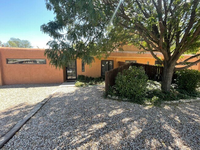 Building Photo - Beautiful 1-Bedroom