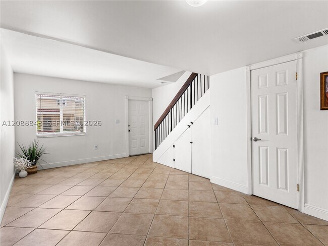 Building Photo - 560 NW 82nd Pl