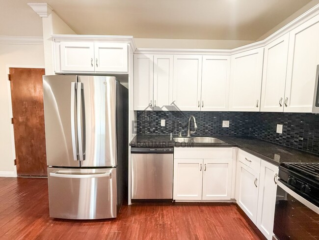 Building Photo - 332 S Virgil Ave