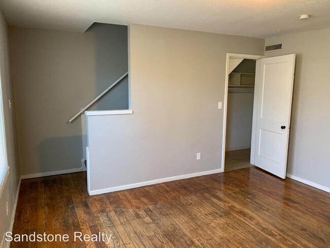 Building Photo - 936-946 S Central Dr
