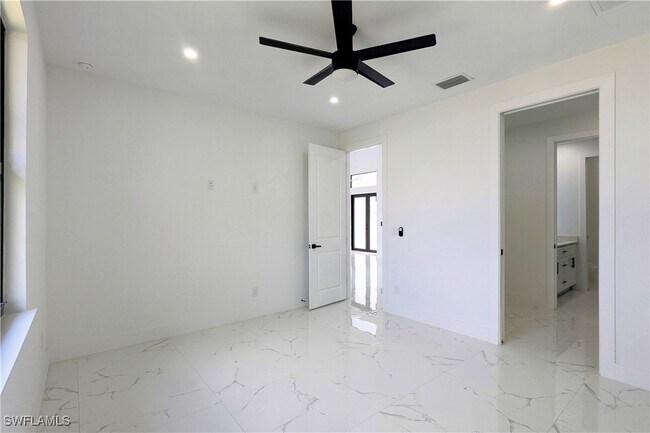 Building Photo - 4325 NW 31st St