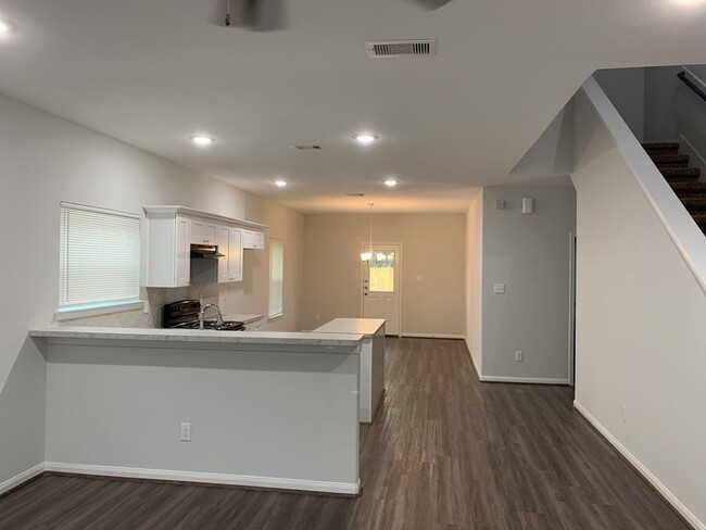 Building Photo - 7610 Bellingham Dr