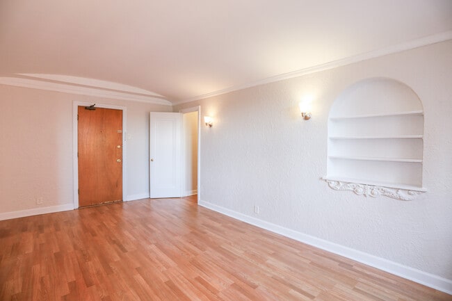 Building Photo - 1110 W Rosemont Ave