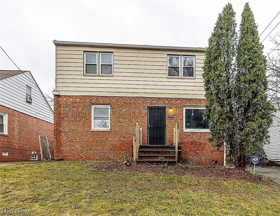 Primary Photo - "Luxury Living: 5-Bedroom Single Family Ho...