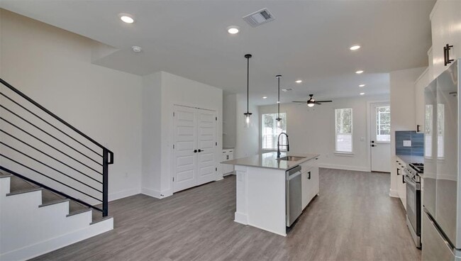 Foto del edificio - 2009 Iroquois Ln
