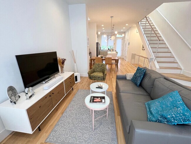 Foto del edificio - Room in Townhome on New Bern Ave