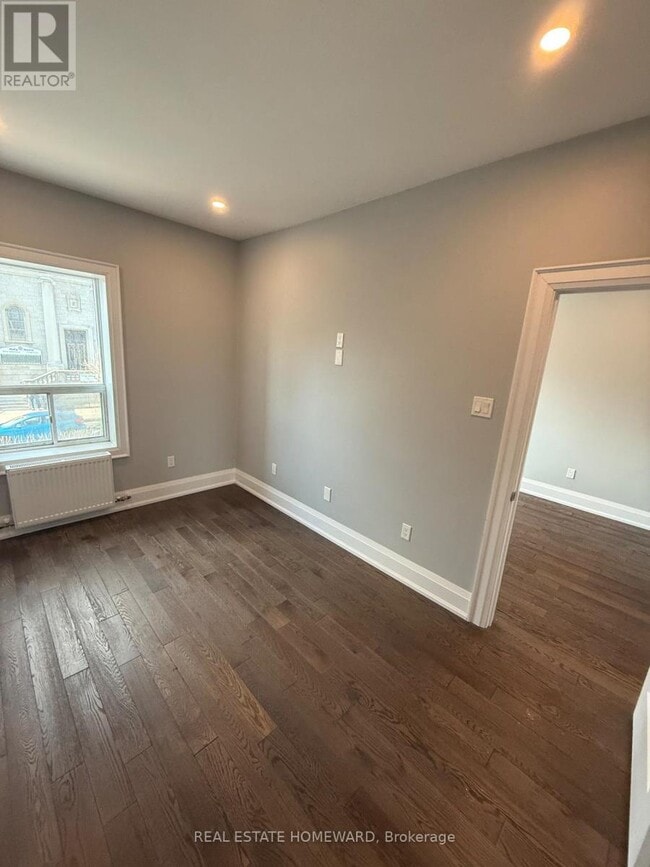 Photo du bâtiment - 611 Danforth Ave