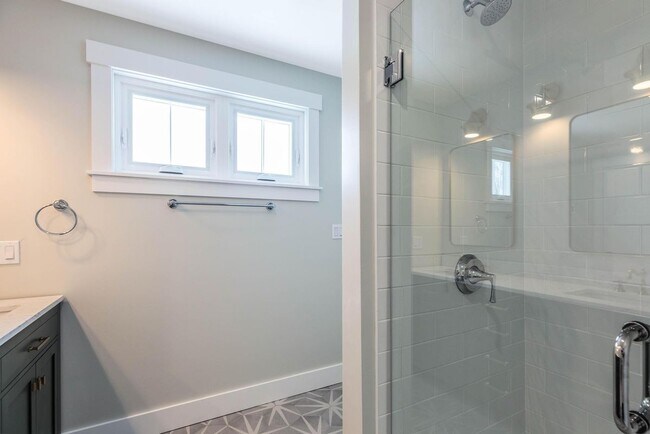 Foto del edificio - 539 Portsmouth Ave