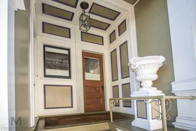 Building Photo - Eureka Valley Victorian Flat - Spacious and Pristine 1 Bed, 1 Bath