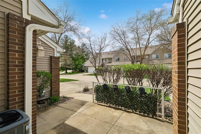 Foto del edificio - 6855 Woodland Ave