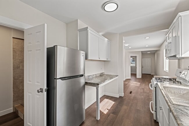 Building Photo - 5422 S 23rd St