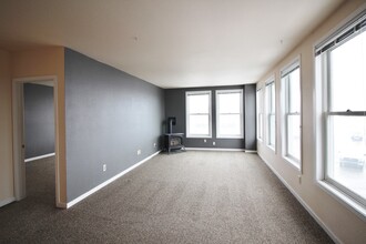 Building Photo - 525 Red Lady Ave