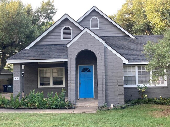 Building Photo - 800 Birch Brook Ln