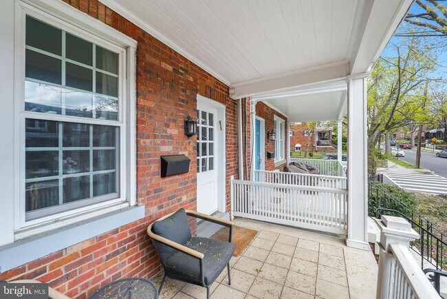 Foto del edificio - 127 Longfellow St NW