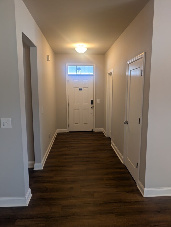 Building Photo - 3209 Grapevine Ct W