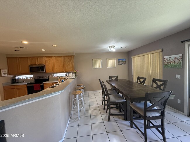 Building Photo - 389 S Cottonwood Dr
