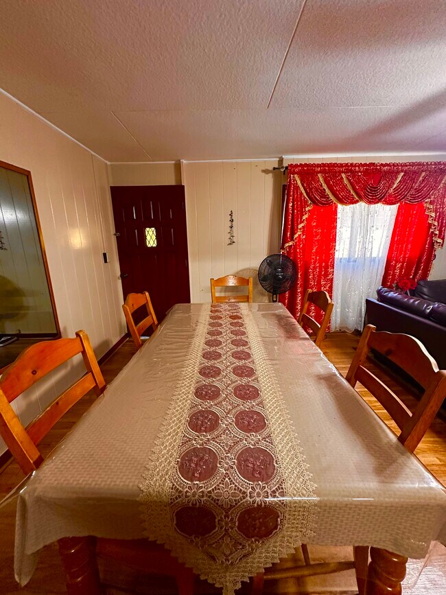 Foto del edificio - 2668 Kalihi St