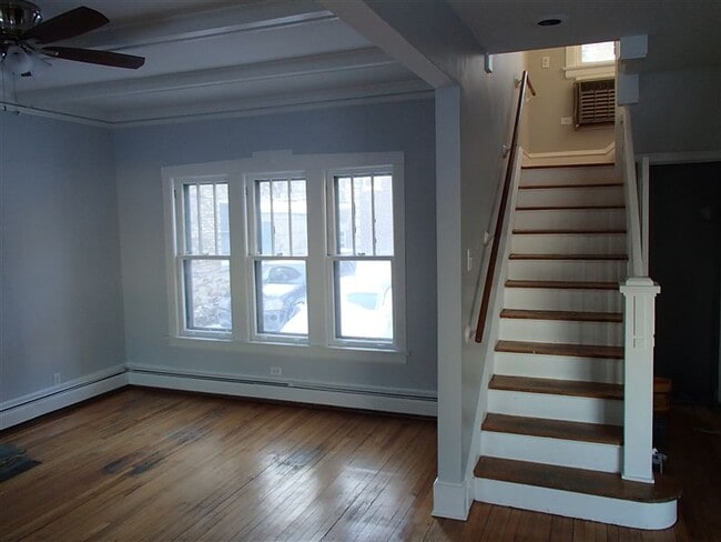 Building Photo - 3 br, 1.5 bath House - 528 Sheridan Sq