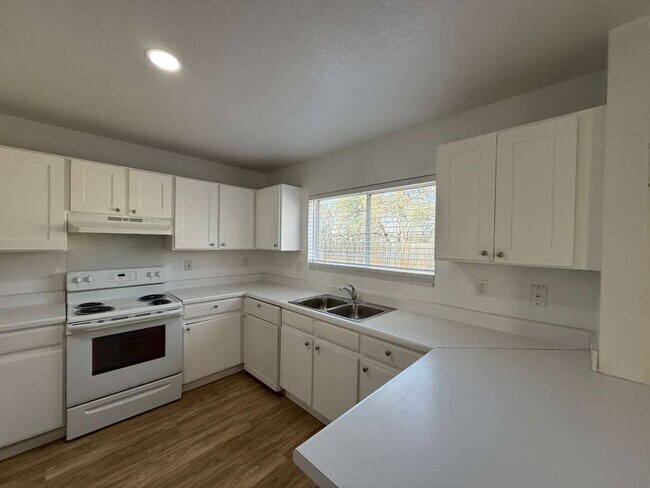 Foto del edificio - 5331 Bakersfield St