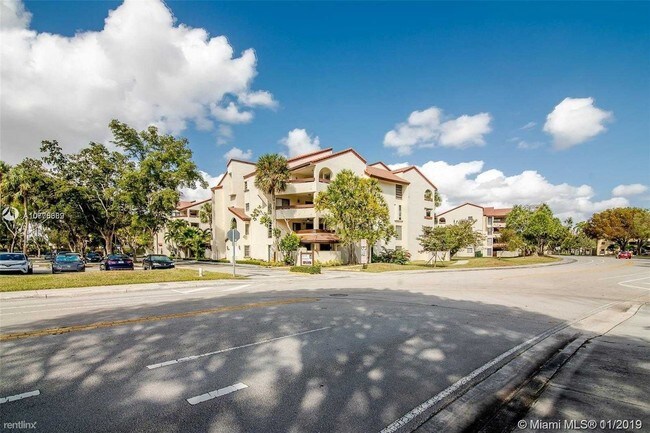 Building Photo - 2 br, 2 bath Condo - 9030 SW 125th Ave E405