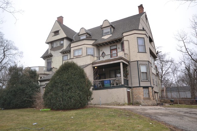 Foto del edificio - 620 W Highland Ave