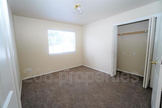 Building Photo - 452 S Jolinda Ave