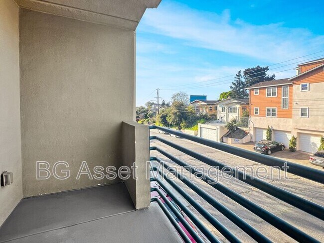 Building Photo - 1459 MacArthur Blvd
