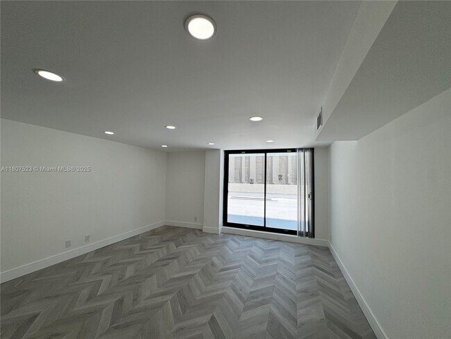 Foto del edificio - 1800 Collins Ave