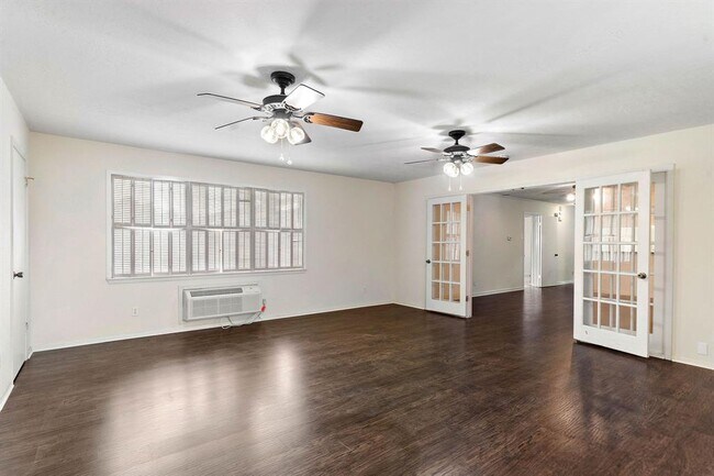 Building Photo - 15035 Nuwood Ln
