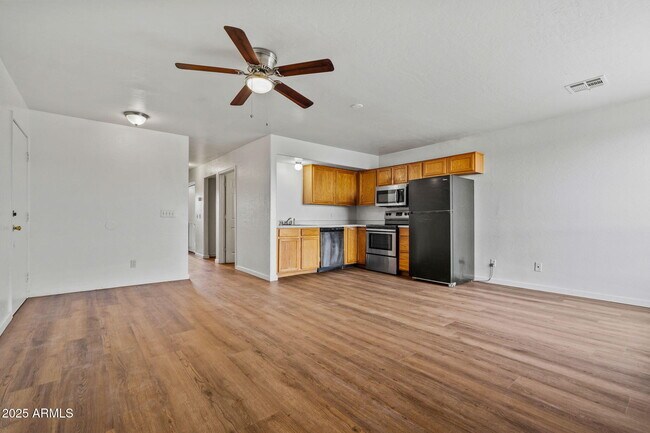 Foto del edificio - 535 W 9th St