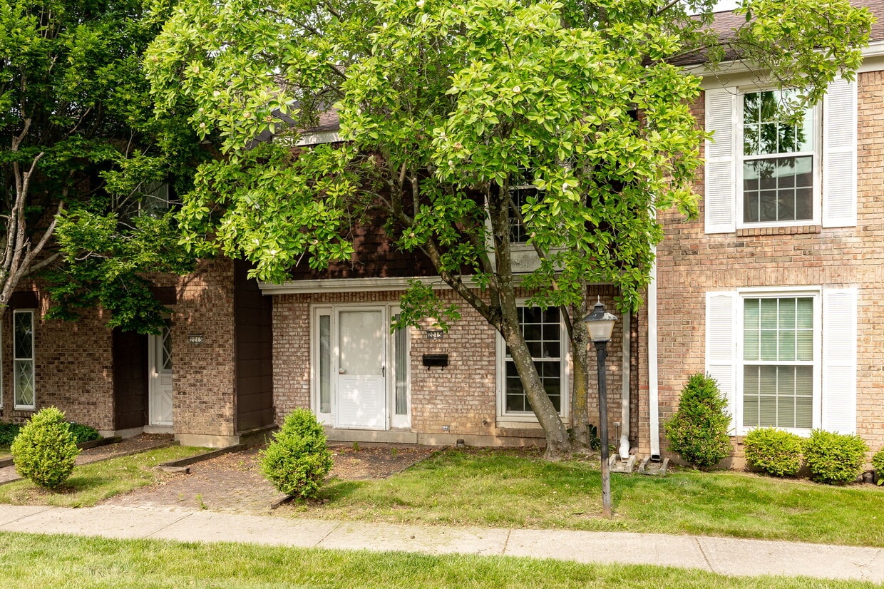 2215 Barclay Ct Unit 2215, Fairborn, OH 45324 Condo for Rent in