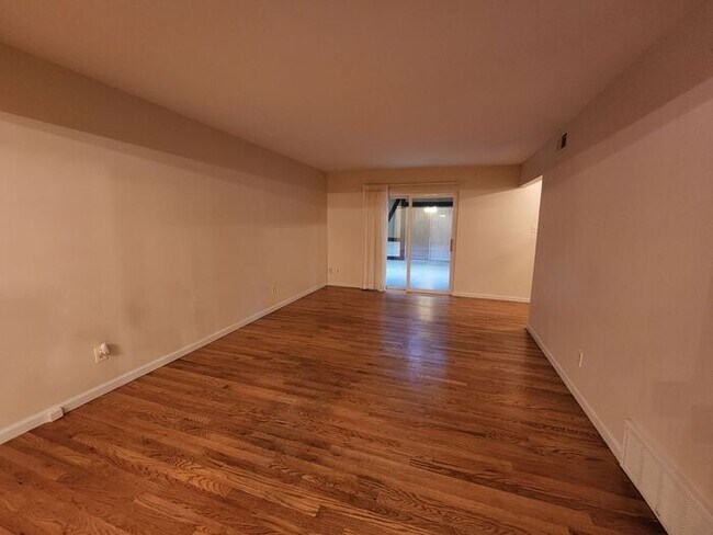 Foto del edificio - Two Bedroom Two Bath Condo with Pool Access