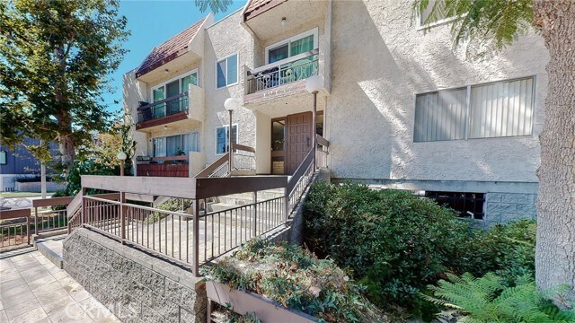 Building Photo - 12157 Moorpark St