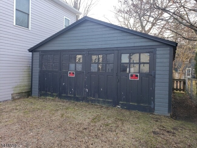 Building Photo - 315 2nd St