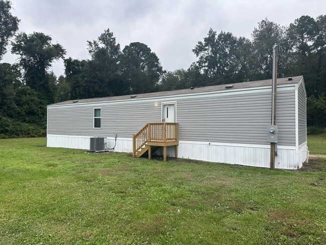 Building Photo - 145 Littleton St