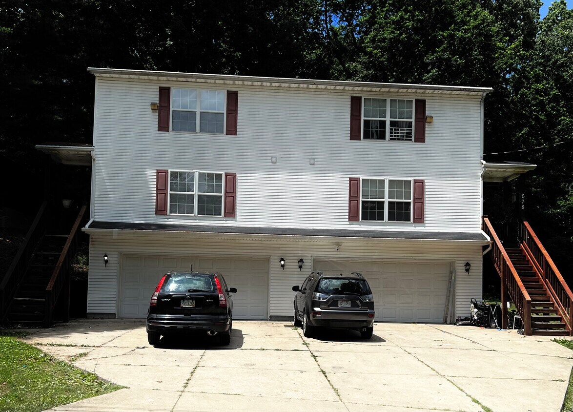 Primary Photo - 574 Perry St