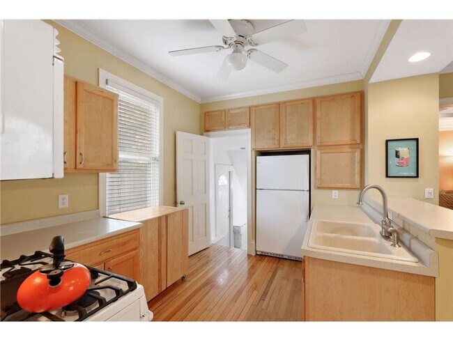 Building Photo - August  MOVE IN- CONCORDIA UNIVERSITY- 6 B...