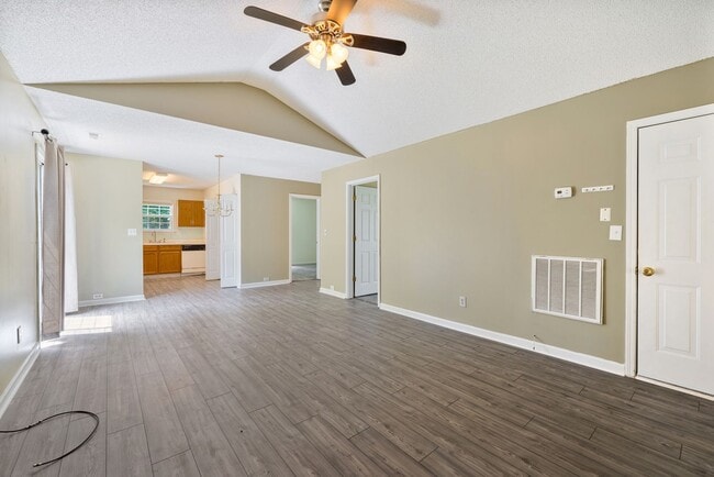 Building Photo - Charming 3-Bedroom Ranch in the Heart of D...