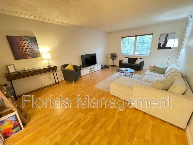 Foto del edificio - 2424 SE 17th St