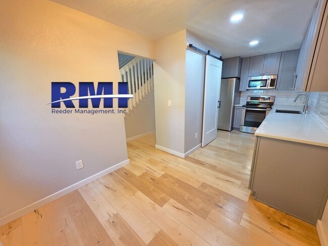 Foto del edificio - Updated Condo-with a Loft area!!  WATER/SEWER & TRASH INCLUDED!!!!!