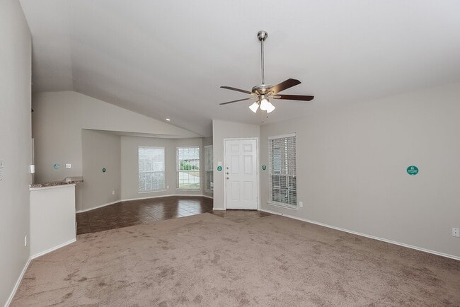 Foto del edificio - 5832 Melanie Dr