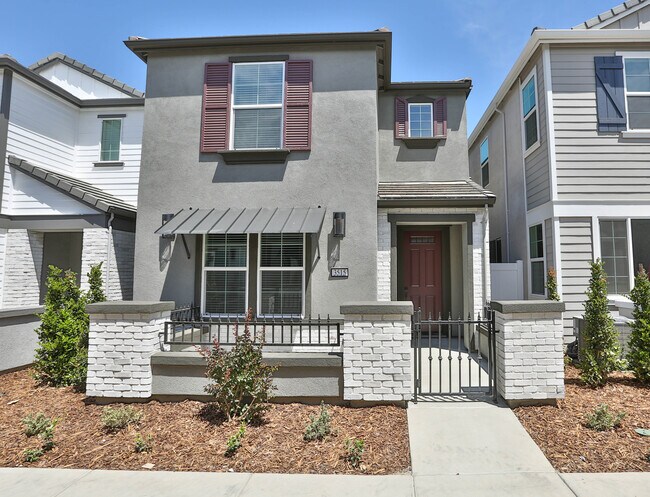 Foto del edificio - 3525 Sparrow Ct