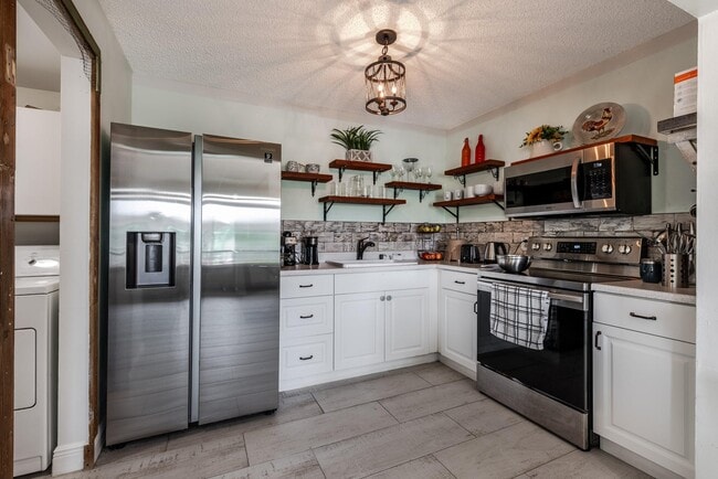 Building Photo - 334 Pine Ridge Cir